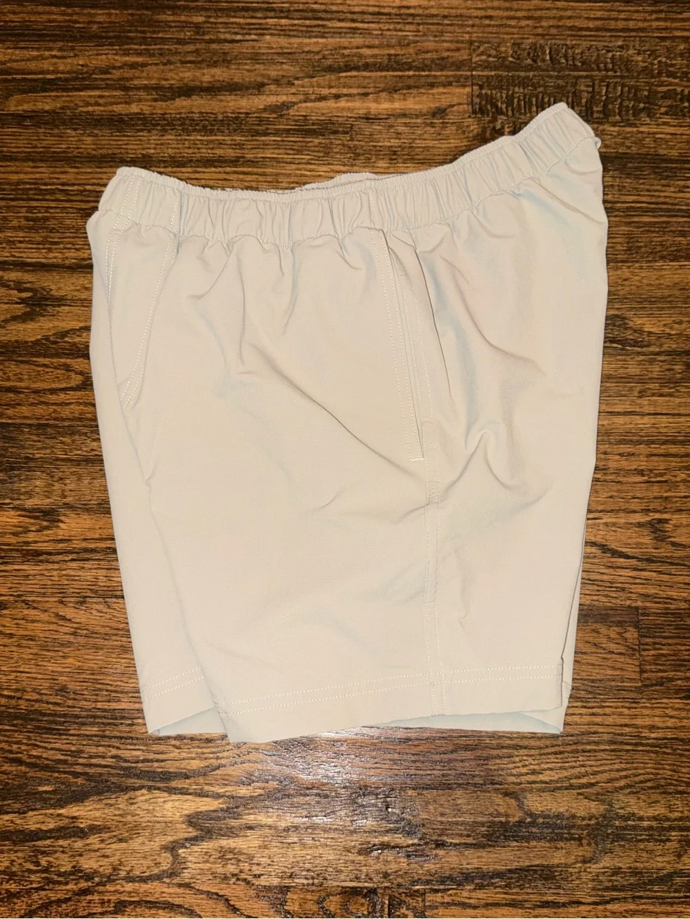 Oliver’s Apparel Beige Khaki “All-Over short” 5.5 Inseam Size Medium